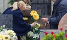 Niente fiori freschi al cimitero, vietati d'estate