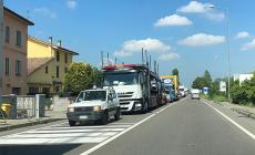 Traffico per le asfaltature in via Emilia Est