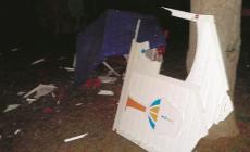 Vandali in azione a scuola: distrutto un gioco-bimbi