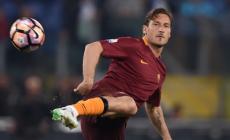 Roma, Totti a gamba tesa: "Non so se smetto"