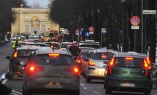 La pioggia manda in tilt il traffico della mattina