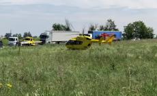 Schianto tra due auto in località La Rampa: due feriti gravi - Video