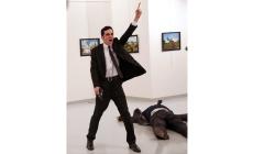 La foto dell'assassinio dell'ambasciatore russo vince il premio World Press Photo