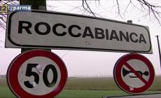 Anziano in bici affiancato dai finti 'vecchi amici' e truffato: due denunciati - Video