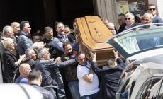 In tanti al funerale del padre violento: 'Non era un mostro'