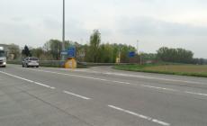 Scontro auto-moto sulla via Emilia a Sanguinaro: due feriti