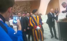 Una maglia crociata per papa Francesco