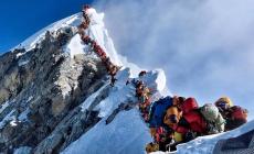 Altre due vittime sull'Everest sovraffollato, 10 morti in 12 giorni