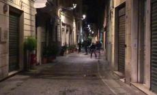Bidoncini presi a calci e urla: la 'giovanissima serata' tra i borghi - Video