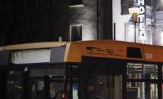 Non vuole pagare il biglietto: 18enne aggredisce autista del bus a bottigliate