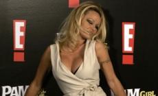 E' amore tra Pamela Anderson e Julian Assange