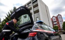 Scambio di droga nel parcheggio del cimitero