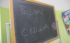 Fotografa scheda, non silenzia telefono