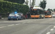 Molesta i viaggiatori sul bus: intervengono poliziotti e carabinieri