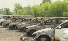 Via Burla: incendio in un rivenditore d'auto usate, 18 veicoli danneggiati - Video