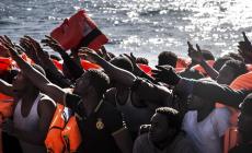Migranti, altre proteste. Sindaci dei Nebrodi in presidio davanti all'hotel