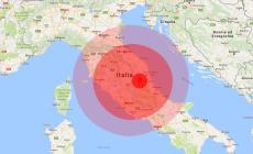 Salgono a 132 i morti. Continuano le scosse. Si scava ancora