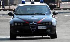 Bruciano un portone e mandano proiettili per minaccia: arrestati due estorsori
