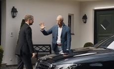 L'ad di Mercedes va in pensione, la Bmw gli rende omaggio con ironia - Il video