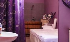 Trasforma l'appartamento in casa d'appuntamenti e mette annunci online tra Parma e Reggio: denunciata 
