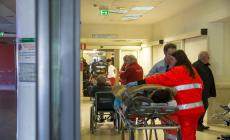 Braccio schiacciato da una pressa: grave un operaio