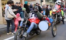 Scope, nasi, passeggeri a 4 zampe: scatti dalla Motobefana