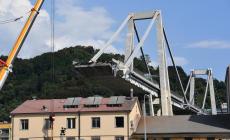 Arrivano i primi alloggi agli sfollati. Dal Governo 28,5 milioni per l'emergenza. Ma su Autostrade si va avanti con la revoca 