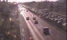 Incidente e traffico intenso: code in A1 e in A15 in serata  