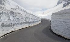 Riaperto il passo Rombo, muri di neve fino a 5 metri - Le foto