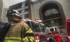 Elicottero si schianta su un grattacielo a New York: almeno un morto 