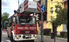 Auto in fiamme sull'A14, morto il conducente