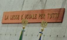 Viaggi, cene e feste a luci rosse pagate con le offerte dei fedeli: "don Euro" &egrave; in carcere a La Spezia