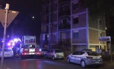 Minaccia di gettarsi di sotto: salvata dai poliziotti