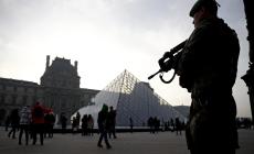 Il Louvre chiuso per motivi sicurezza dopo l'attacco in Francia 