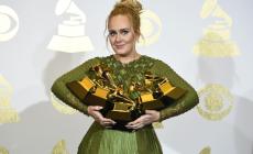 Grammy Awards: trionfa Adele, tradita dall'emozione cantando George Michael