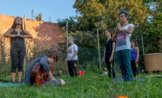 Corso di yoga nell'orto