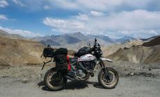 Scrambler Desert Sled Giro del mondo da Guinness