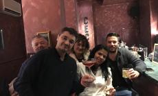 Vigilia di Natale per le strade del centro: sorrisi, auguri e...brindisi Gallery