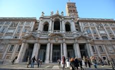 Sfregia   due preti in basilica:  fermato,  avrebbe disturbi psichici