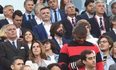 Si spaccia per Pirlo e truffa commercianti, smascherato