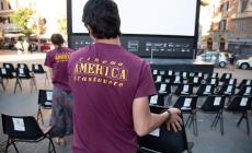 Aggrediti per una maglietta: facciamone una bandiera