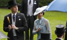 Il corteo di William e Kate investe un'anziana: è grave