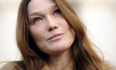 Carla Bruni, 'ho avuto un cancro al seno, salva con i controlli'
