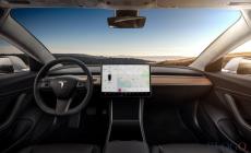 Al volante di Tesla Model 3 si puo' giocare ai videogames