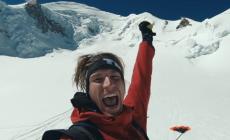 Con gli sci (e il paracadute) si lancia dalla vetta del Monte Bianco: impresa del francese Giraud - Video