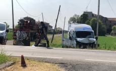 Incidente, furgone si ribalta: muore un 34enne