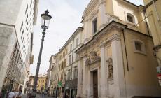 In Santa Lucia la benedizione della gola