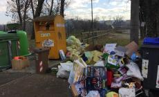 Una montagna di rifiuti a San Vitale Baganza