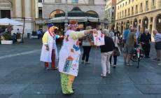 Divertimento e solidarietà: torna la Giornata del Naso rosso con i clown Vip in piazza della Pace 