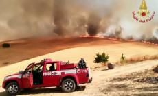 Volontari dei vigili del fuoco appiccavano incendi in cambio di denaro